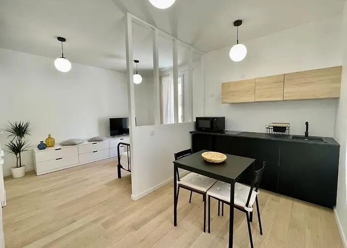 Studio entièrement rénové, situé au cœur du Quartier Haut