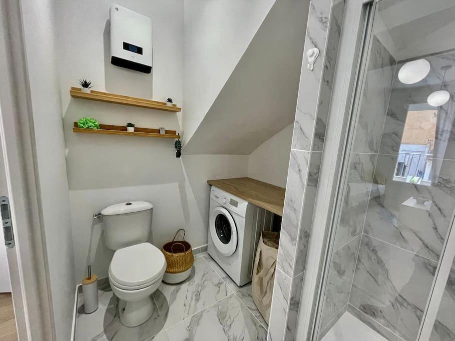Appartement Studio Entièrement Rénové, Situé Au Cœur Du Quartier