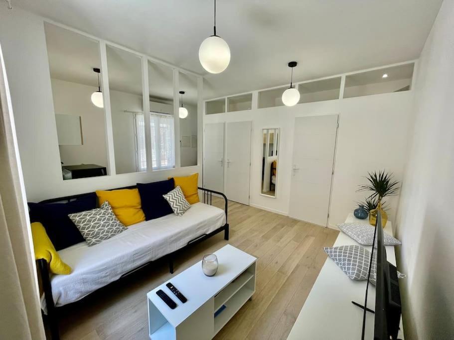 Appartement Studio Entièrement Rénové, Situé Au Cœur Du Quartier Sète
