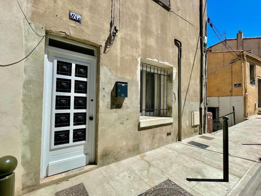 Studio Entièrement Rénové, Situé Au Cœur Du Quartier *