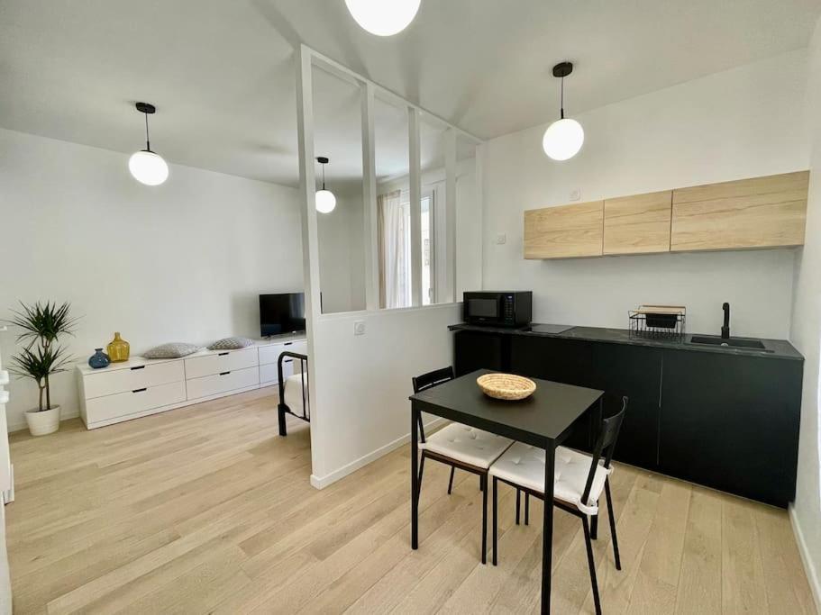 Studio Entièrement Rénové, Situé Au Cœur Du Quartier Appartement *