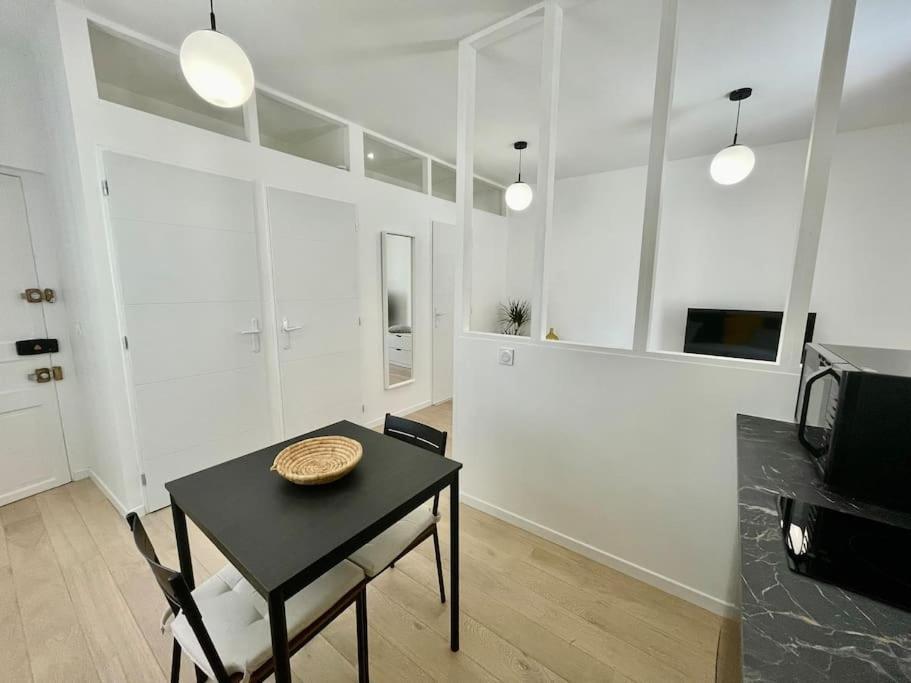 Appartement Studio Entièrement Rénové, Situé Au Cœur Du Quartier